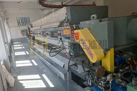 遼寧省150平方翻板式壓濾機(jī)使用現(xiàn)場