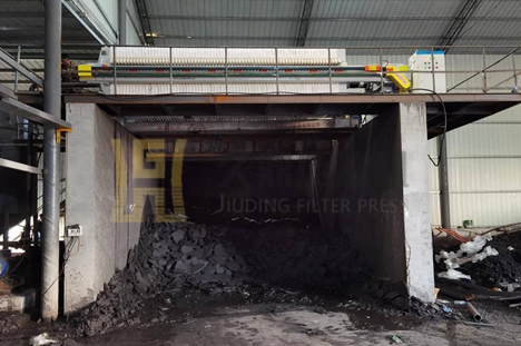 河南省200平方自動拉板壓濾機(jī)使用現(xiàn)場