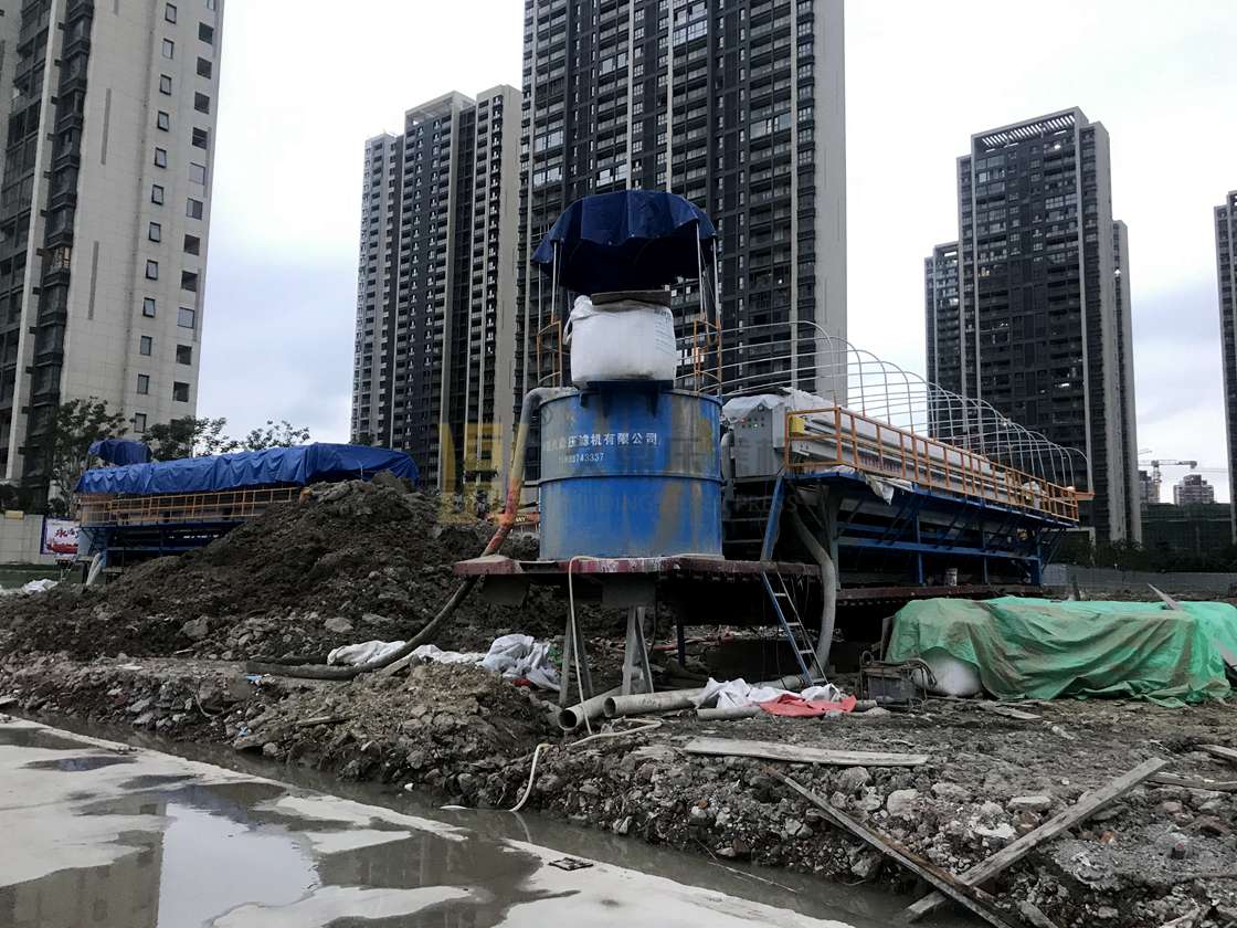 浙江溫州打樁泥漿現(xiàn)場案例，使用2臺600平方車載壓濾機.jpg
