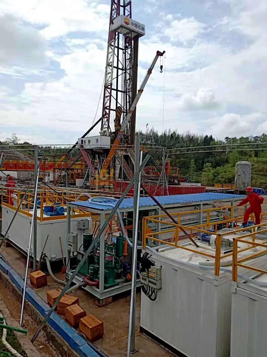 四川遂寧油田鉆井泥漿現場嗎，使用200平方泥漿不落地壓濾機一臺 (2).jpg