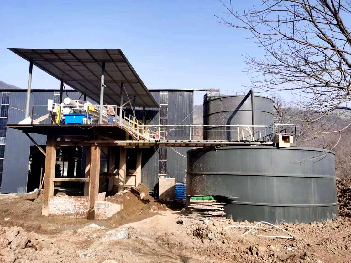 應用于機制砂現(xiàn)場，處理洗砂污水，使用500平方壓濾機一臺 (2).jpg